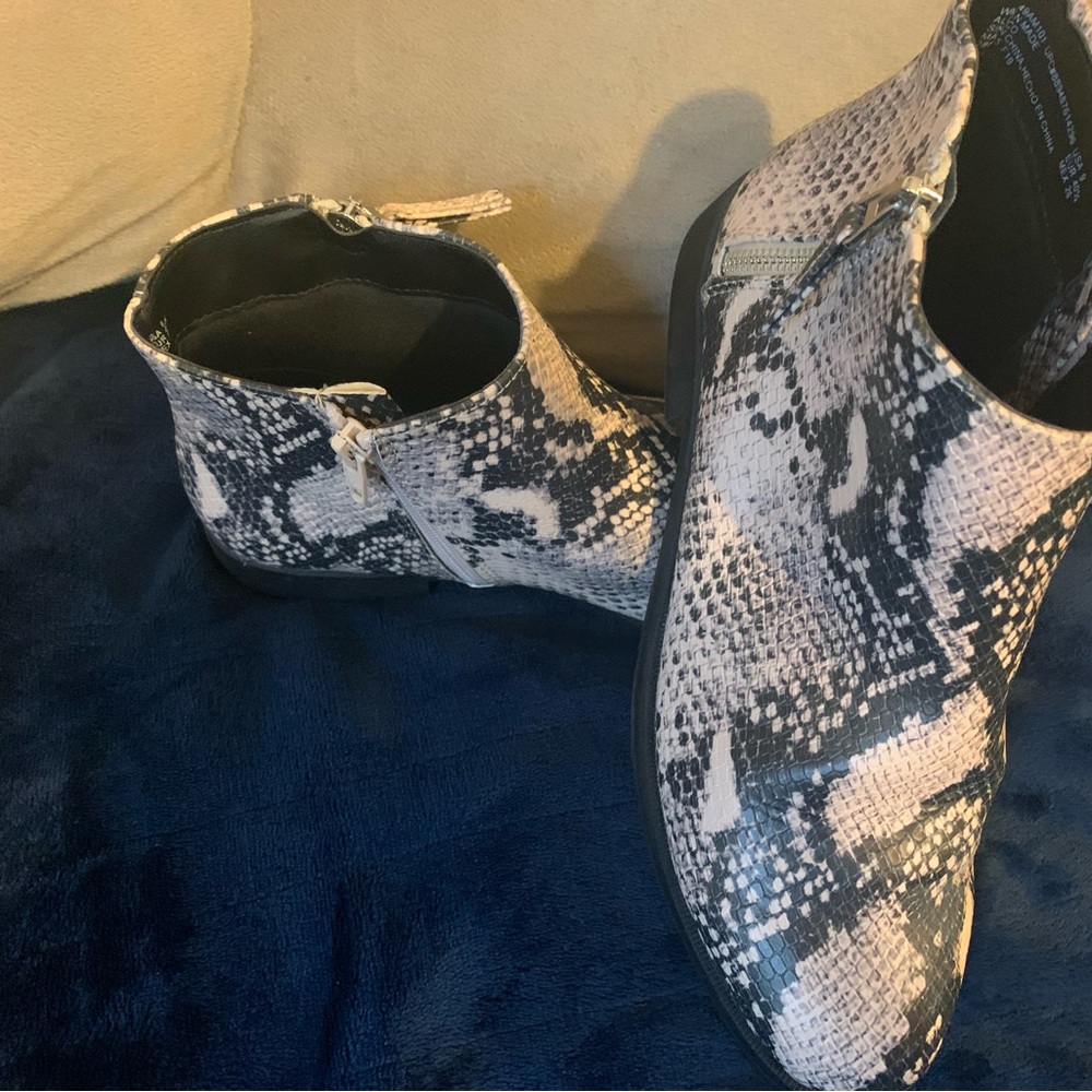 Womens snake skin print boots